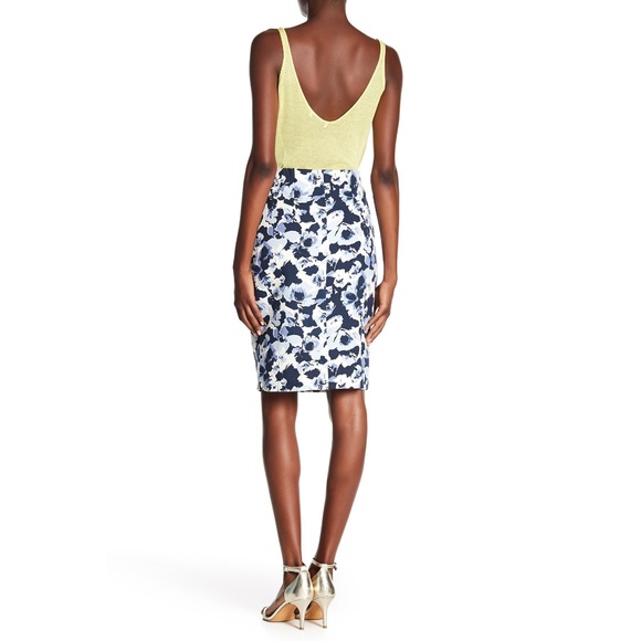 Amanda & Chelsea Floral Print Pencil Skirt - Picture 2 of 3